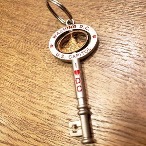 WASHINGTON D.C. SOUVENIR KEYCHAIN - I LOVE DC with U.S. CAPITOL - I HEART DC